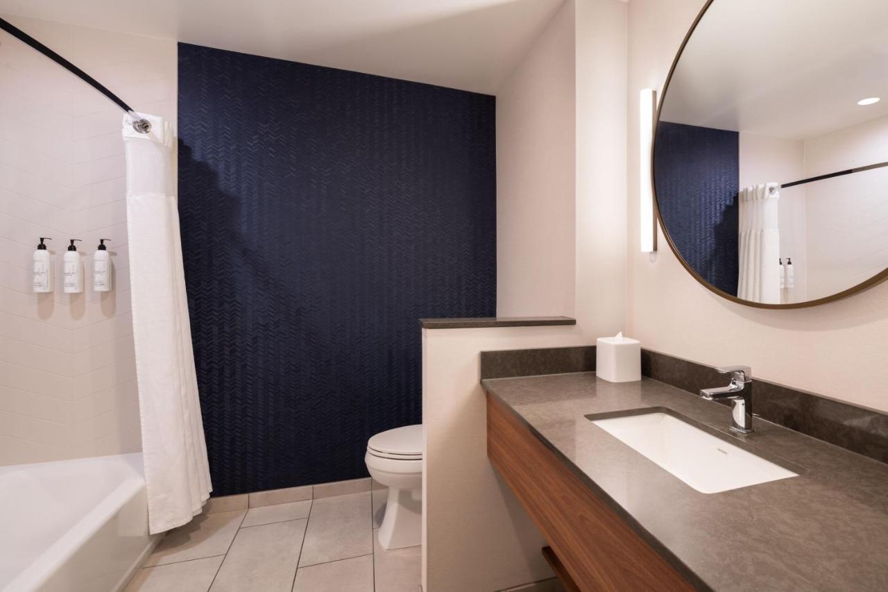 Hotel Fairfield & By Marriott Cleveland Tiedeman Road