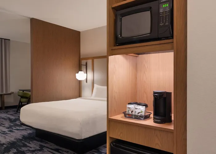 Fairfield Inn & Suites By Marriott Cleveland Tiedeman Road