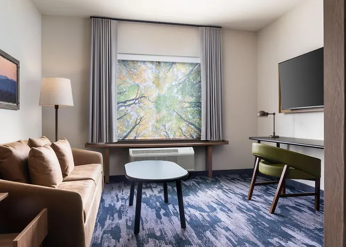 Fairfield Inn & Suites By Marriott Cleveland Tiedeman Road