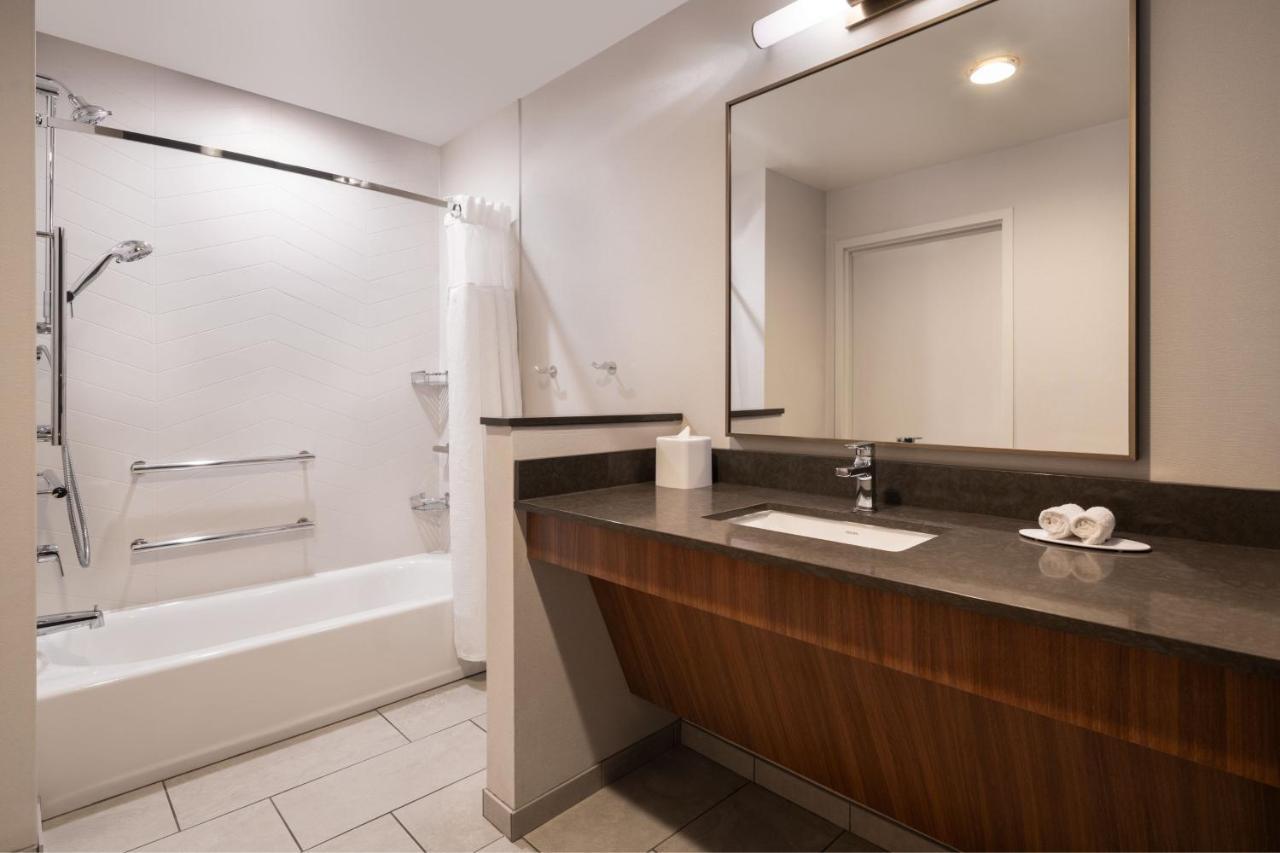 Fairfield & By Marriott Cleveland Tiedeman Road Hotel 3*